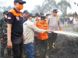 Gubernur Jambi Turun ke Lokasi Karhutla, Minta Water Bombing Dioptimalkan