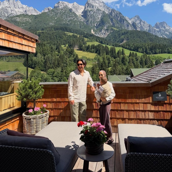 <p>Melalui unggahan di Instagram, Indra membagikan potret liburan dua anaknya yang menggemaskan. Selama di Austria, Nikita Willy dan Indra menyempatkan diri untuk menikmati pemandangan indah kawasan pegunungan di Leogang, Salzburg. Pasangan ini banyak mengenalkan kedua anak mereka dengan aktivitas di luar ruangan. (Foto: Instagram @indpriw)</p>