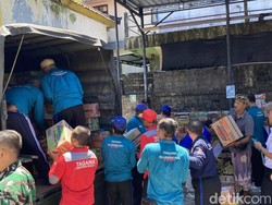 Pemkab Klungkung Kirim 1,5 Ton Beras-Ratusan Paket Sembako ke NTT