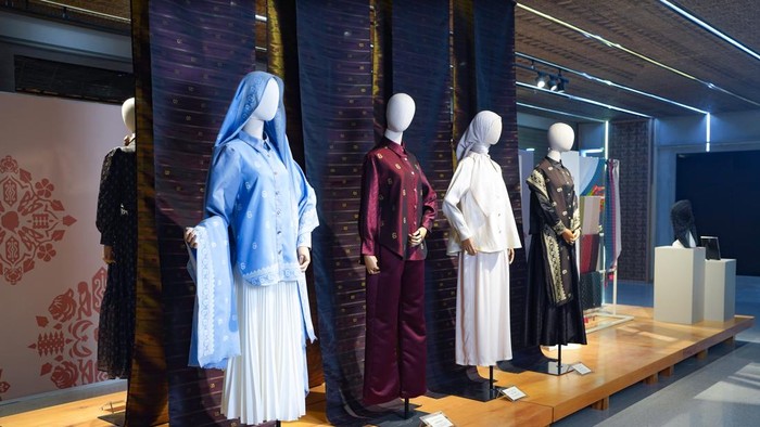 Rayakan Warisan Sastra Indonesia, Buttonscarves Rilis Songket Collection Kolaborasi dengan Sarinah