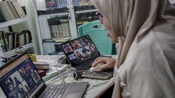 FOTO: Dikepung Asap Karhutla, Ribuan Siswa Belajar dari Rumah