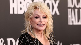 FILE PHOTO: Dolly Parton attends the 37th Annual Rock & Roll Hall of Fame Induction Ceremony in Los Angeles, California, U.S., November 5, 2022. REUTERS/Mario Anzuoni/File Photo