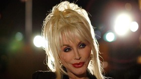 FILE PHOTO: Composer and lyricist Dolly Parton attends the party following the opening night of "9 to 5: The Musical" in Los Angeles September 20, 2008.    REUTERS/Mario Anzuoni   (UNITED STATES)/File Photo