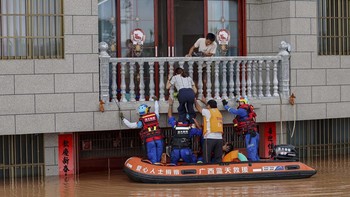 Rescue workers evacuate residents by boat after heavy rainfall brought by typhoon Narra caused flooding in Ningming county, Chongzuo, Guangxi Zhuang Autonomous Region, China August 24, 2026. cnsphoto via REUTERS  ATTENTION EDITORS - THIS IMAGE WAS PR
