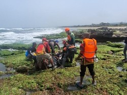 1 dari 3 Wisatawan yang Terseret Ombak Karangpapak Garut Ditemukan Tewas