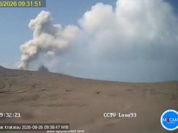 Anak Krakatau Erupsi 9 Kali hingga Pagi, Kolom Abu Tertinggi 250 Meter