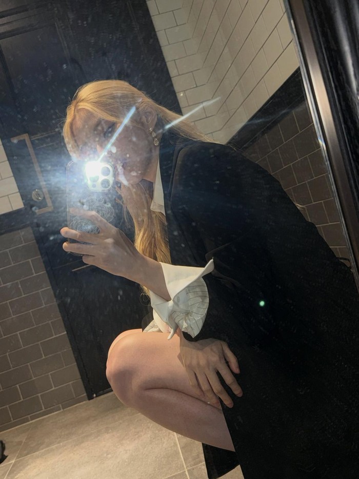 Bagaimana penampilan Han So Hee dengan rambut blonde ini menurut kamu, Beauties?/ Foto: instagram.com/xeesoxee