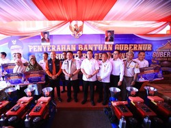 Herman Deru Dorong Produktivitas Kelautan-Perikanan dengan Beri Bantuan Sarpas