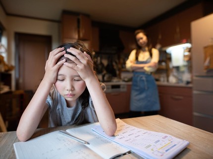 7 Ciri Anak Tertekan Secara Emosional Meski Nilai Sekolahnya Tetap Bagus