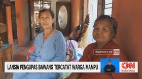 Lansia Pengupas Bawang Tercatat Warga Mampu