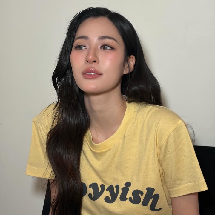 <p>Sebelumnya, Lingling Kwong juga sempat meraih gelar Aktris Tercantik Thailand 2026, dengan perolehan 10 juta suara. Dilansir laman <em>8days</em>, perempuan kelahiran Hong Kong ini menjadi bintang pertama dalam sejarah <em>voting</em> ini yang berhasil meraih dua gelar utama di tahun sama. (Foto: Instagram @linglingkwong)</p>
