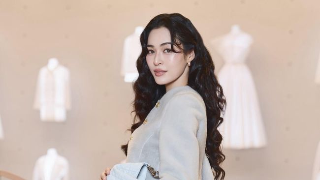 7 Potret Lingling Kwong, Artis Thailand yang Dinobatkan Jadi Perempuan Tercantik di Dunia 2026