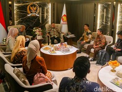 Video: Pimpinan DPR Terima Guru Non-ASN, Bahas Kepastian Status di 2027