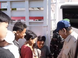 Momen Canda Prabowo dengan Bocah di NTT: Yang Dia Ingat Oke Gas