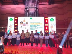 Beasiswa Pemkab Sidoarjo Ringankan Biaya Pendidikan Ribuan Pelajar-Mahasiswa