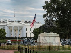 Video: Dolly Parton Meninggal, Trump Minta Bendera AS Dikibarkan Setengah Tiang