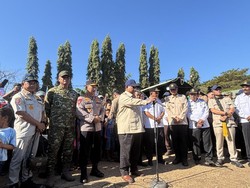 Temui Korban Gempa NTT, Prabowo Belasungkawa bagi yang Kehilangan Keluarga