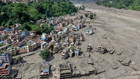 Korban tewas akibat banjir bandang dan tanah longsor di kawasan perbatasan pegunungan antara Nepal dan Tibet, China, bertambah jadi 150 orang lebih.