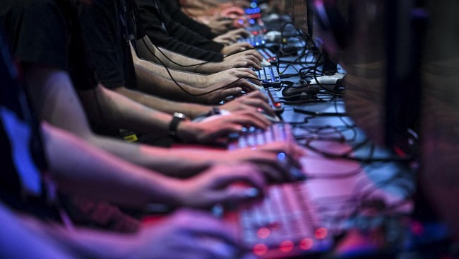 People play video games during Gamescom 2026, a computer and video game industry event, in Cologne, Germany August 26, 2026. REUTERS/Jana Rodenbusch