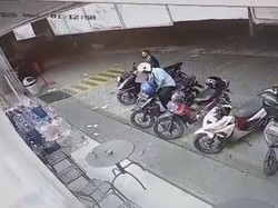 Pencurian Motor di Minimarket Petemon Surabaya Terekam CCTV