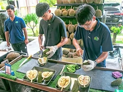 Keren! Pemuda 22 Tahun Bikin Bisnis Durian Keluarga Go Global