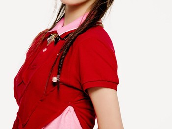 Sebelum diumumkan sebagai personel pada 20 Juli 2026 dan resmi debut bersama TUIDE pada Senin, (24/8) lalu, Seoyeon dulunya sempat bergabung dengan PLEDIS Entertainment sebagai seorang trainee lho, Beauties! / Foto: x.com/TUIDE_official