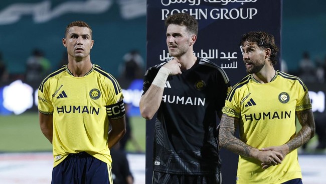 Soccer Football - Saudi Pro League - Al Ettifaq v Al Nassr - Ettifaq FC Stadium, Dammam, Saudi Arabia - August 25, 2026 Al Nassr's Cristiano Ronaldo, Bento and Inigo Martinez before the match REUTERS/Hamad I Mohammed