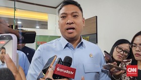 Kepala Badan Gizi Nasional (BGN) Sudaryono meluruskan polemik mengenai aturan guru yang diwajibkan ikut mencicipi hidangan dalam program Makan Bergizi Gratis (MBG).Ia menjelaskan pihak yang bertugas mencicipi makanan tersebut tidak hanya guru, tetapi