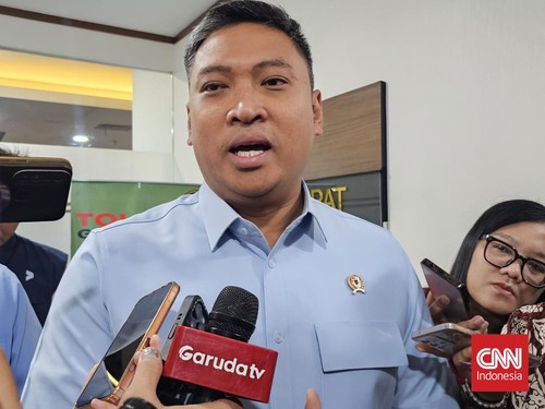 Kepala Badan Gizi Nasional (BGN) Sudaryono meluruskan polemik mengenai aturan guru yang diwajibkan ikut mencicipi hidangan dalam program Makan Bergizi Gratis (MBG).Ia menjelaskan pihak yang bertugas mencicipi makanan tersebut tidak hanya guru, tetapi