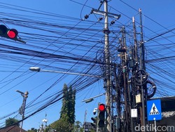 15 Tiang Provider Internet Berdiri di 1 Titik di Karangasem