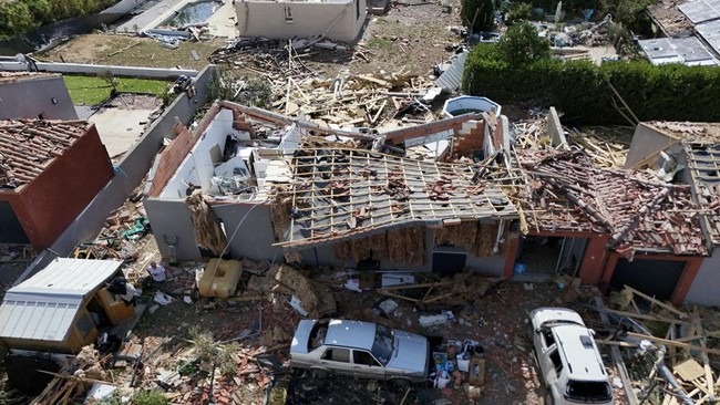 Tornado Langka Menghancurkan Sebuah Desa di Prancis