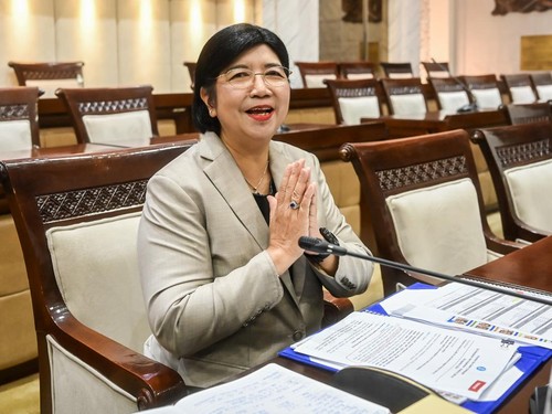 Calon Gubernur Bank Indonesia (BI) Destry Damayanti bersiap mengikuti uji kelayakan dan kepatutan (fit and proper test) bersama Komisi XI DPR di Kompleks Parlemen, Senayan, Jakarta, Rabu (26/8/2026). Komisi XI DPR menggelar uji kelayakan dan kepatuta