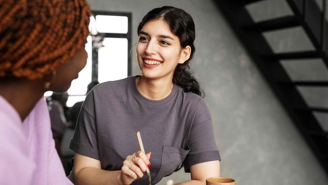 3 Cara Mengenali Orang Cerdas secara Mental dan Emosional dari Kalimatnya Sehari-hari