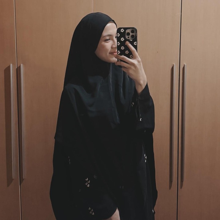 <p>Belum lama ini, Alyssa mengabarkan bahwa dirinya telah menjalani operasi skoliosis. Informasi tersebut diketahui melalui unggahan foto terbaru di akun Instagram pribadinya.&nbsp;(Foto: Instagram @ichasoebandono)</p>