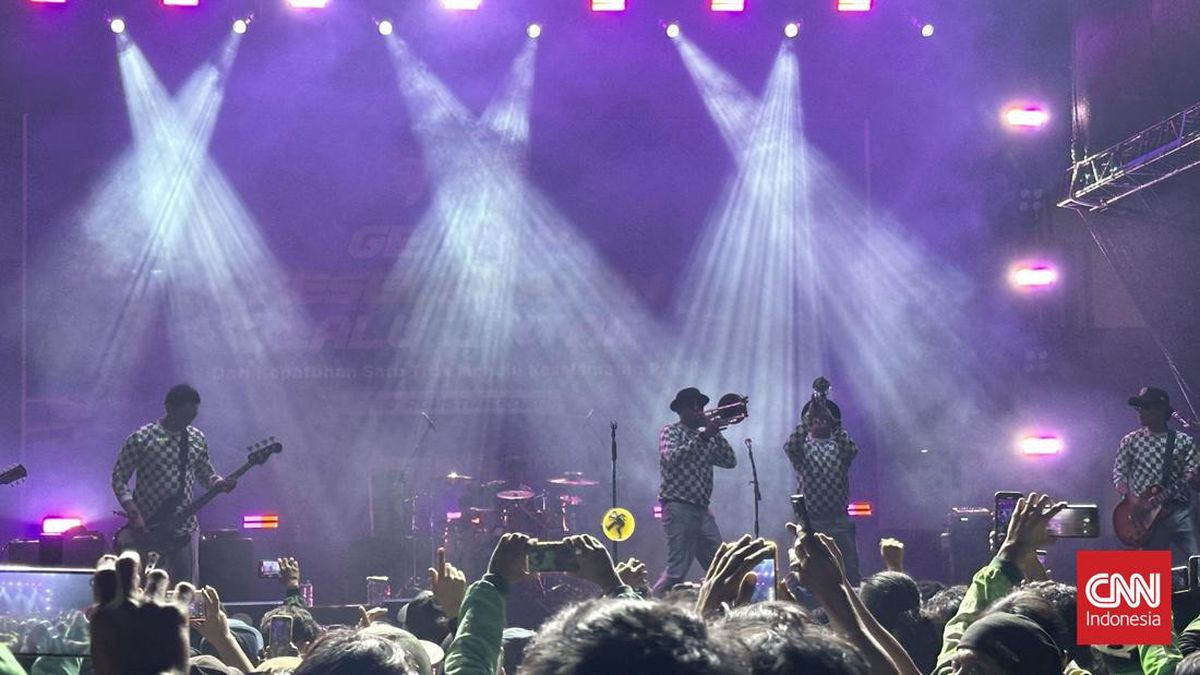 Band Tipe-X Hibur Ribuan Ojol di Acara Gebyar Keselamatan Lalu Lintas