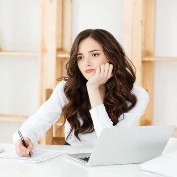 Bingung Pilih Internship atau Freelance setelah Lulus Kuliah? 6 Hal Ini Harus Kamu Pertimbangkan