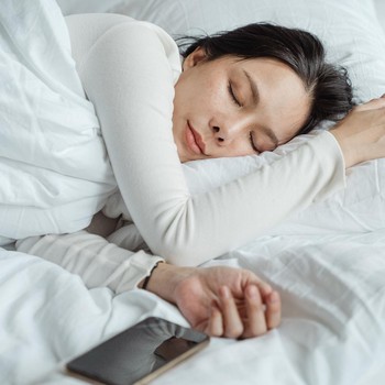 Bukan Malas, Ini 3 Penyebab Orang Suka Tidur Berlebihan