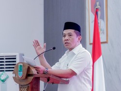 Limbah Minyak Cemari Pantai Karawang, Bupati Aep Instruksi Aksi Cepat