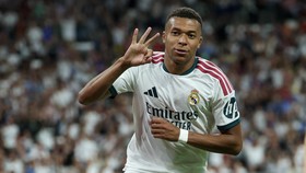 Kylian Mbappe cetak hattrick saat Real Madrid hajar Real Sociedad 4-1 di Liga Spanyol.