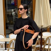 3 Tips Pakai Baju Hitam di Cuaca Panas agar Tetap Tampil Gaya Tanpa Gerah