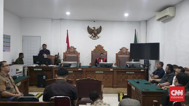 Hakim tunggal Pengadilan Negeri (PN) Jakarta Selatan, Richard Edwin Basoeki menolak Praperadilan yang diajukan oleh eks Jaksa Agung Muda Bidang Tindak Pidana Khusus, Febrie Adriansyah.