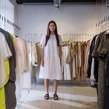 Ingin Jaga Inner Peace? 3 Warna Baju Ini Sebaiknya Kamu Hindari Menurut Pakar Psikologi Warna