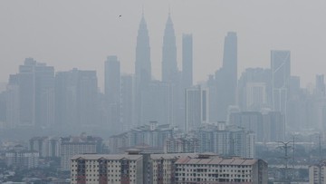 FOTO: Malaysia Masih Dibekap Kabut Asap dari Karhutla RI