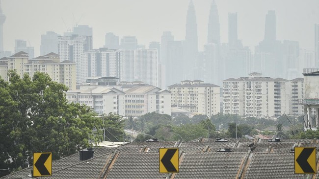 Haze shrouds the Kuala Lumpur skyline on August 26, 2026, amid high levels of air pollution from regional wildfires. Indonesia has for weeks battled wildfires that have led to school closures and thousands of people requiring medical treatment, with