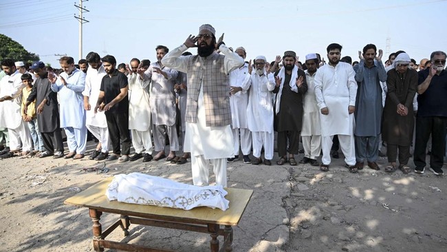 Mourners offer funeral prayers for a newborn child who died following a fire at the Mother and Child Health Ward of the Pakistan Institute of Medical Sciences (PIMS) Hospital in Rawalpindi on August 26, 2026. A fire erupted in a hospital maternity wa
