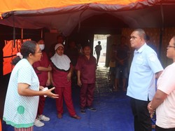Nakes Puskesmas Nangaroro Layani Ibu Melahirkan di Tenda Pesta Saat Gempa