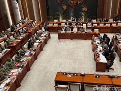 Komisi I DPR Rapat Bareng Kemhan, Bahas Penjualan Eks KRI Ki Hajar Dewantara