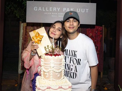 Momen Luna Maya Rayakan Ultah Bareng Maxime Bouttier & Ibunda
