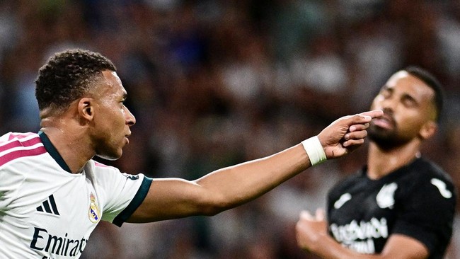 Soccer Football - LaLiga - Real Madrid v Real Sociedad - Estadio Santiago Bernabeu, Madrid, Spain - August 26, 2026 Real Madrid's Kylian Mbappe celebrates scoring their first goal REUTERS/Juan Barbosa
