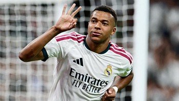 Soccer Football - LaLiga - Real Madrid v Real Sociedad - Estadio Santiago Bernabeu, Madrid, Spain - August 26, 2026 Real Madrid's Kylian Mbappe celebrates scoring their fourth goal to complete his hat-trick REUTERS/Juan Barbosa     TPX IMAGES OF THE